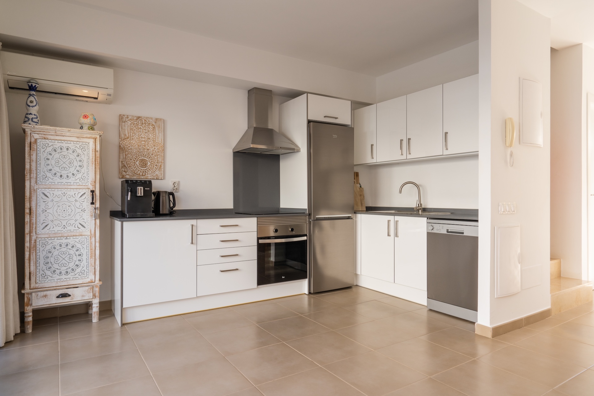 Resa Estates Ibiza sale ted koop Cala Tarida patio townhouse kitchen.JPG